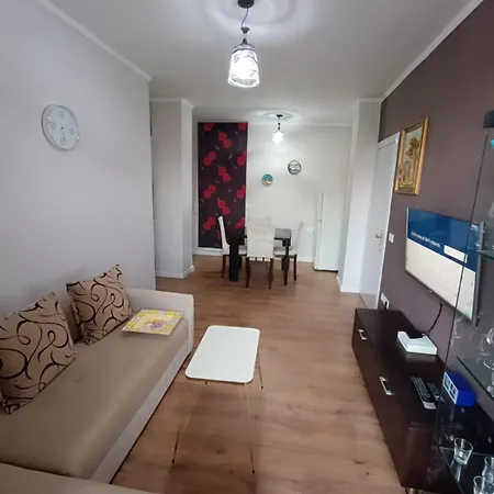 Holiday Apartment דירה *